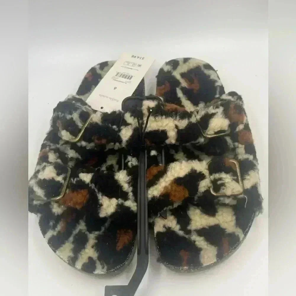 NWT  Fuzzy Cheetah Print Sandals - Picture 4 of 8
